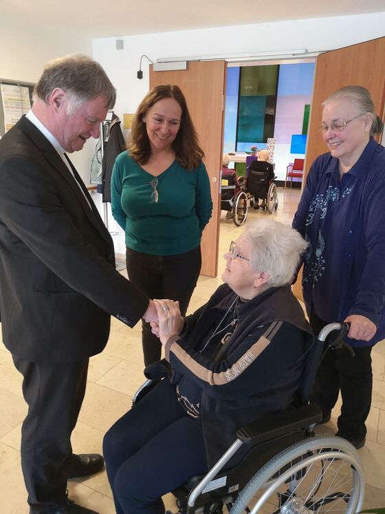 Besuch im Wohnbereich / © Dekanat Linz Mitte Besuch im Wohnbereich